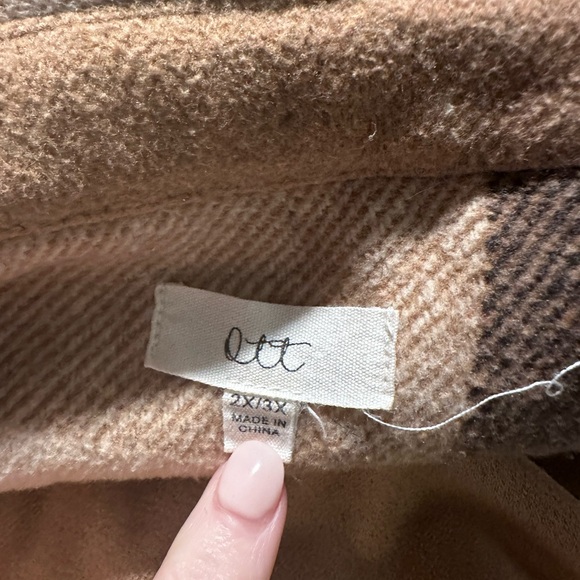 Super thick plaid shacket! - Picture 5 of 5